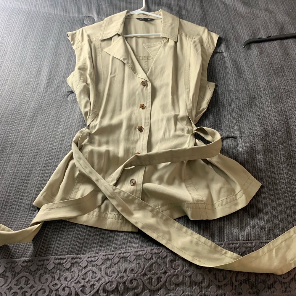 Banana Republic Sleeveless Belted Blazer Jacket in Light Beige - Picture 8 of 16